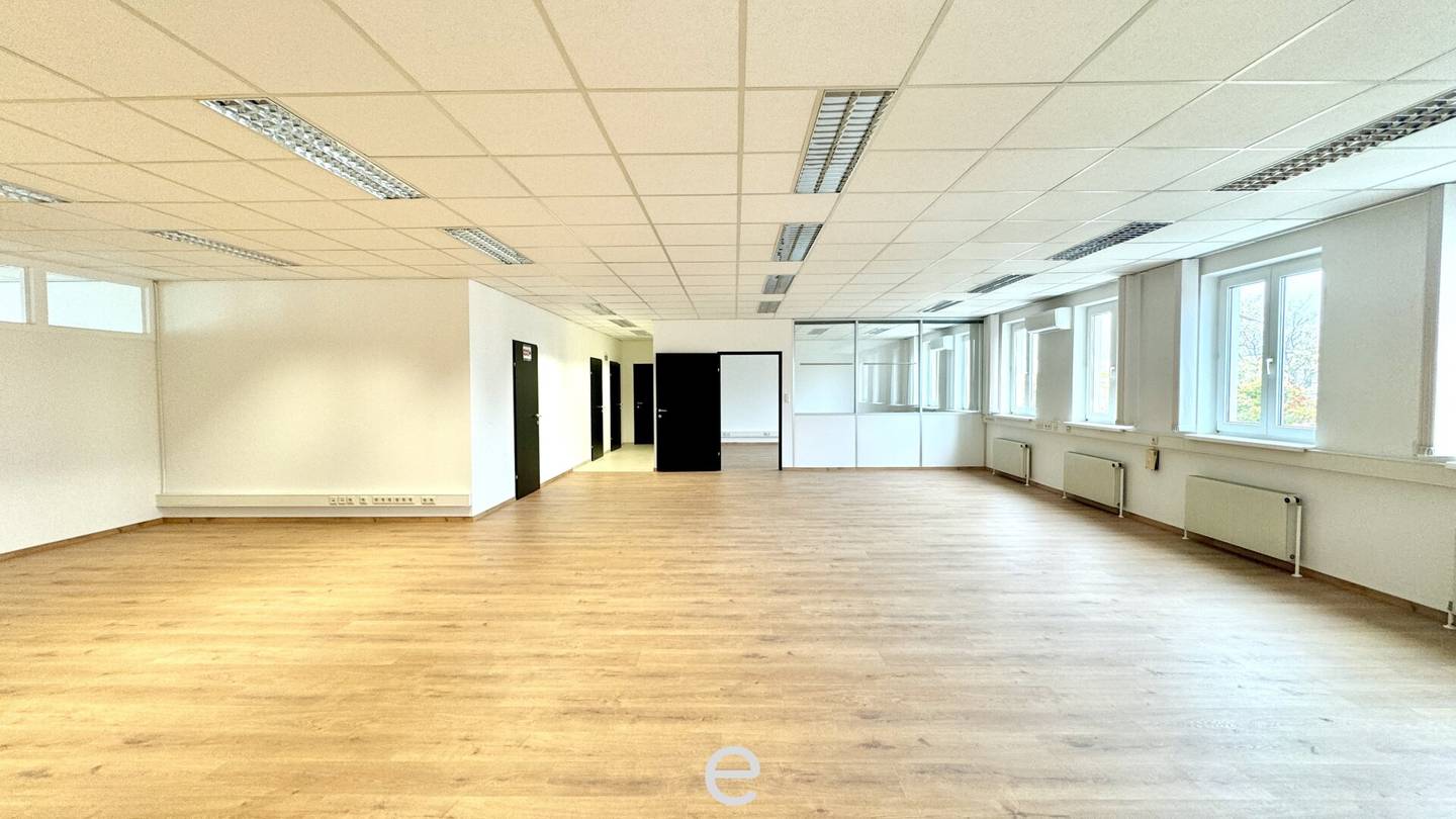 Modern office in 1230 Vienna: smart use and flexible expansion and storage options
