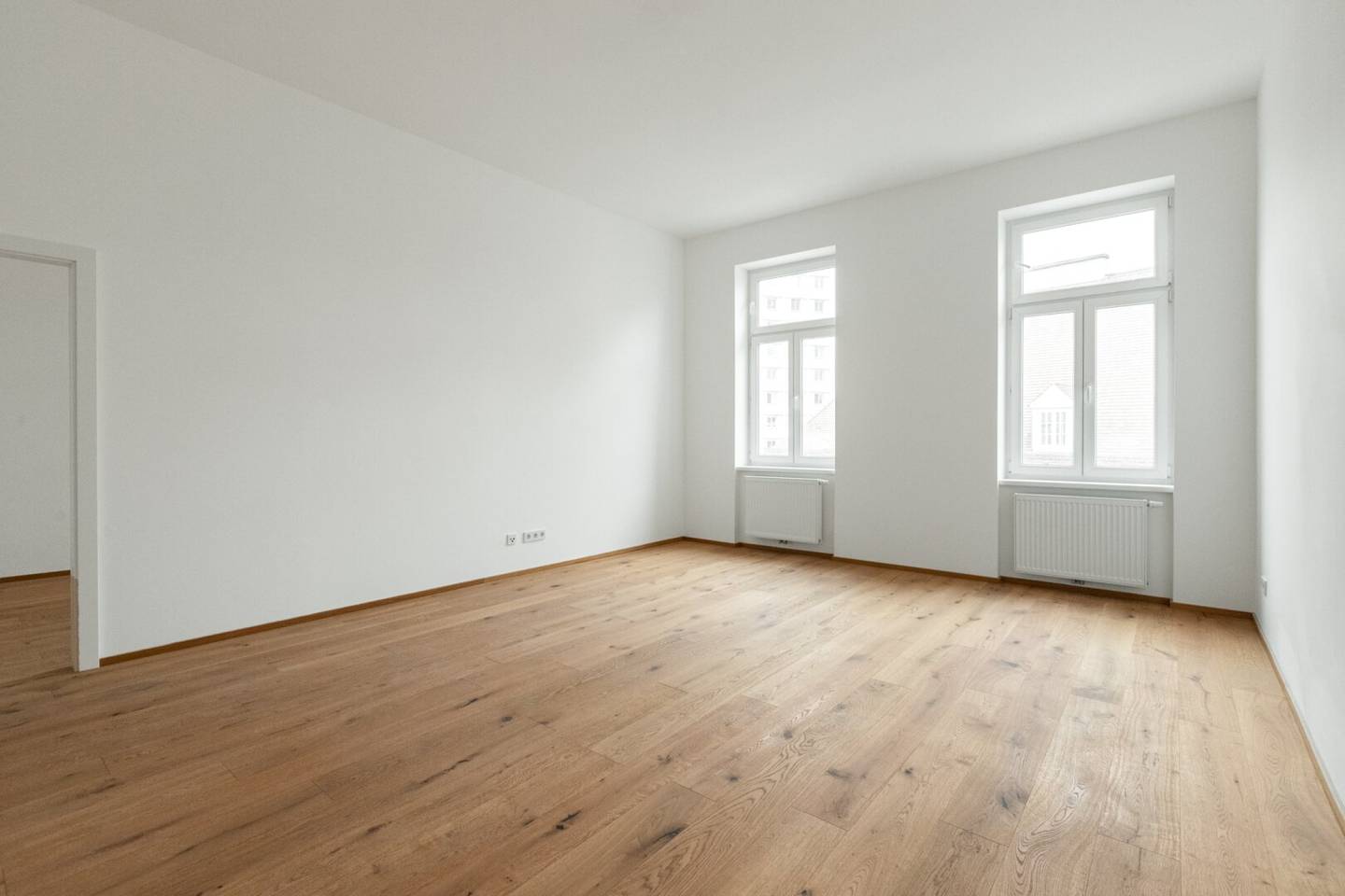 Period Building First Occupancy in Prime Location | Spacious 3-Room Apartment with Loggia