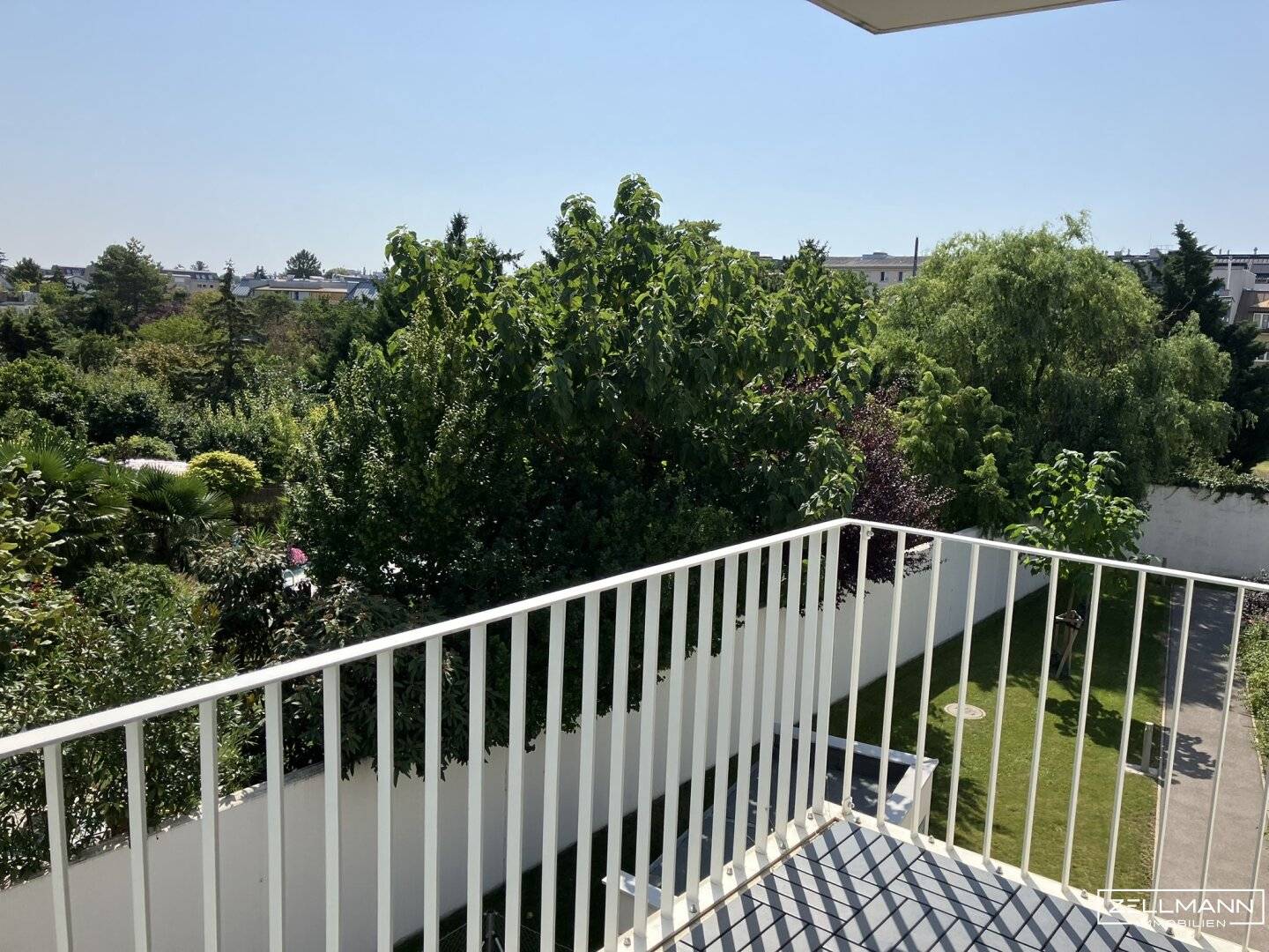 INVESTOR - 3.1% Yield - Like-new 2-room Apartment with Quiet Balcony and Distant View | ZELLMANN IMMOBILIEN