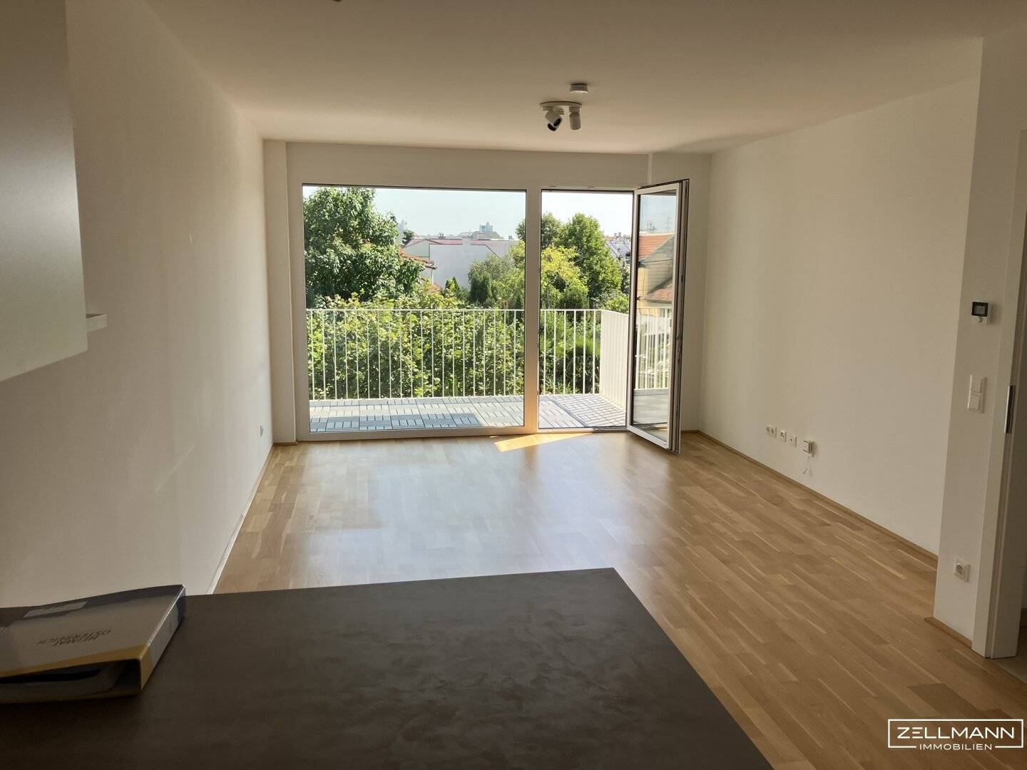 INVESTOR - 3.1% Yield - Like-new 2-room Apartment with Quiet Balcony and Distant View | ZELLMANN IMMOBILIEN