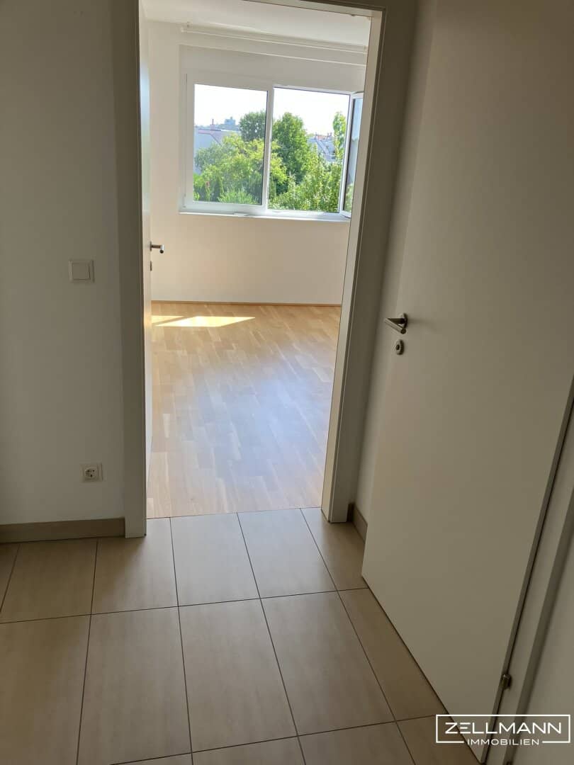 INVESTOR - 3.1% Yield - Like-new 2-room Apartment with Quiet Balcony and Distant View | ZELLMANN IMMOBILIEN