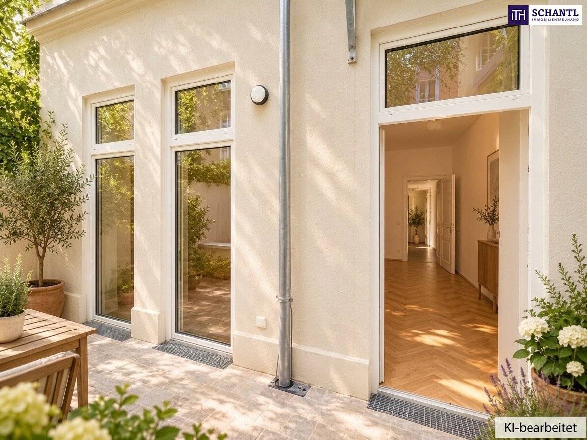 A period building like in a picture book! Quiet first occupancy with outdoor area and best neighborhood.