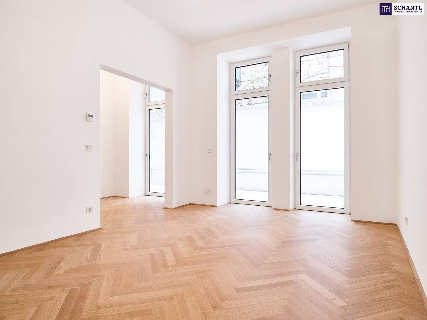A period building like in a picture book! Quiet first occupancy with outdoor area and best neighborhood.