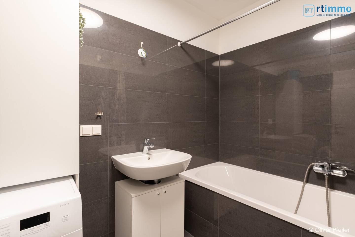 MODERNE 2 ZIMMERWOHNUNG MIT SONNIGEM BALKON