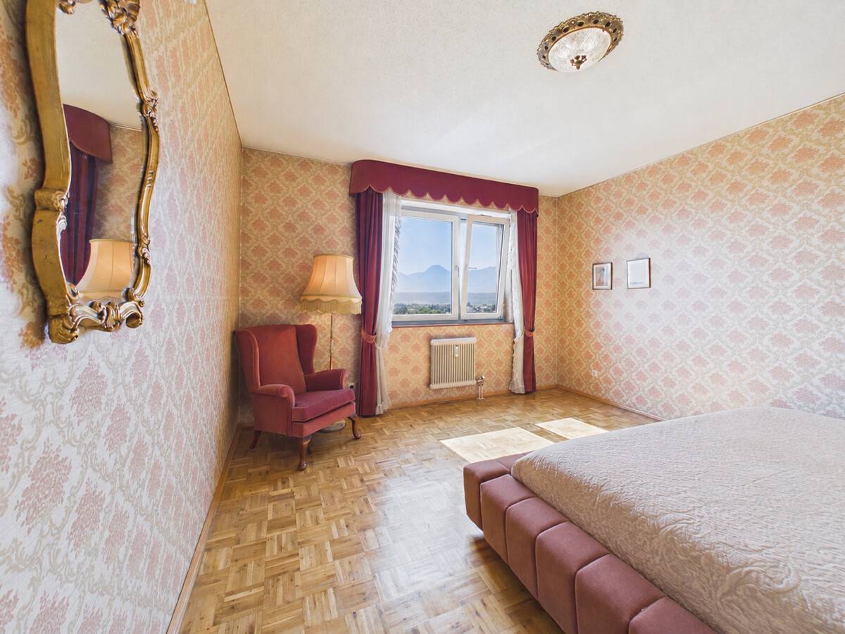 Lichtdurchflutete Wohnung mit Loggia und Bergblick