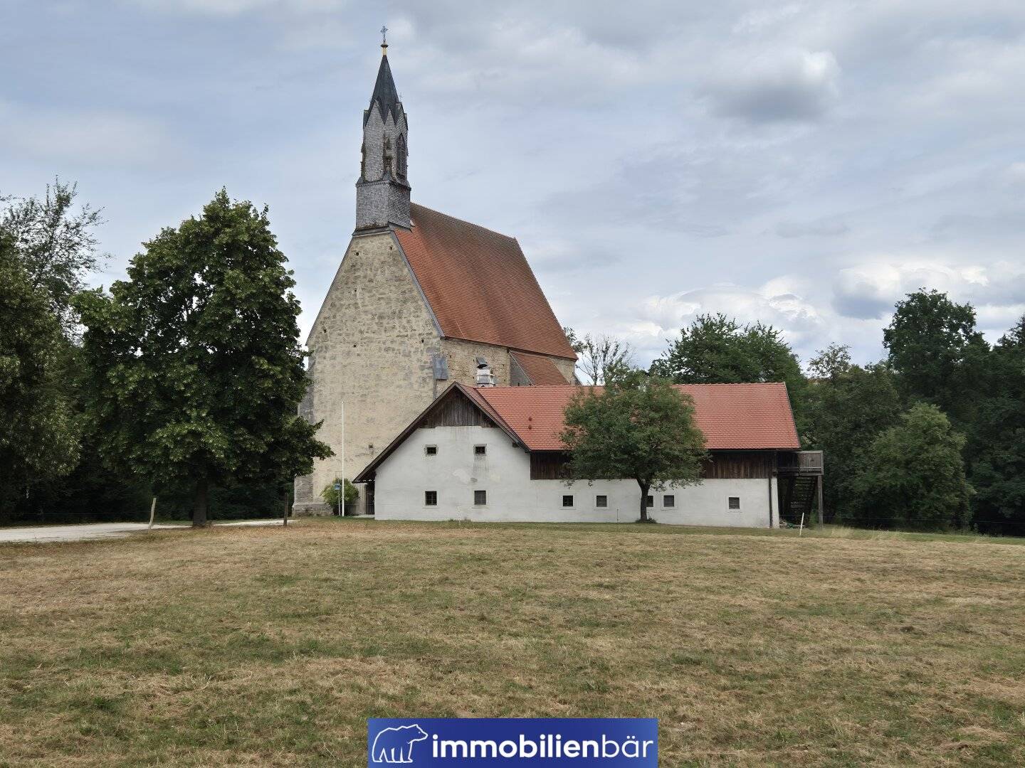 Großzügiges Grundstück im Grünen zwischen ländlicher Ruhe und perfekter Erreichbarkeit