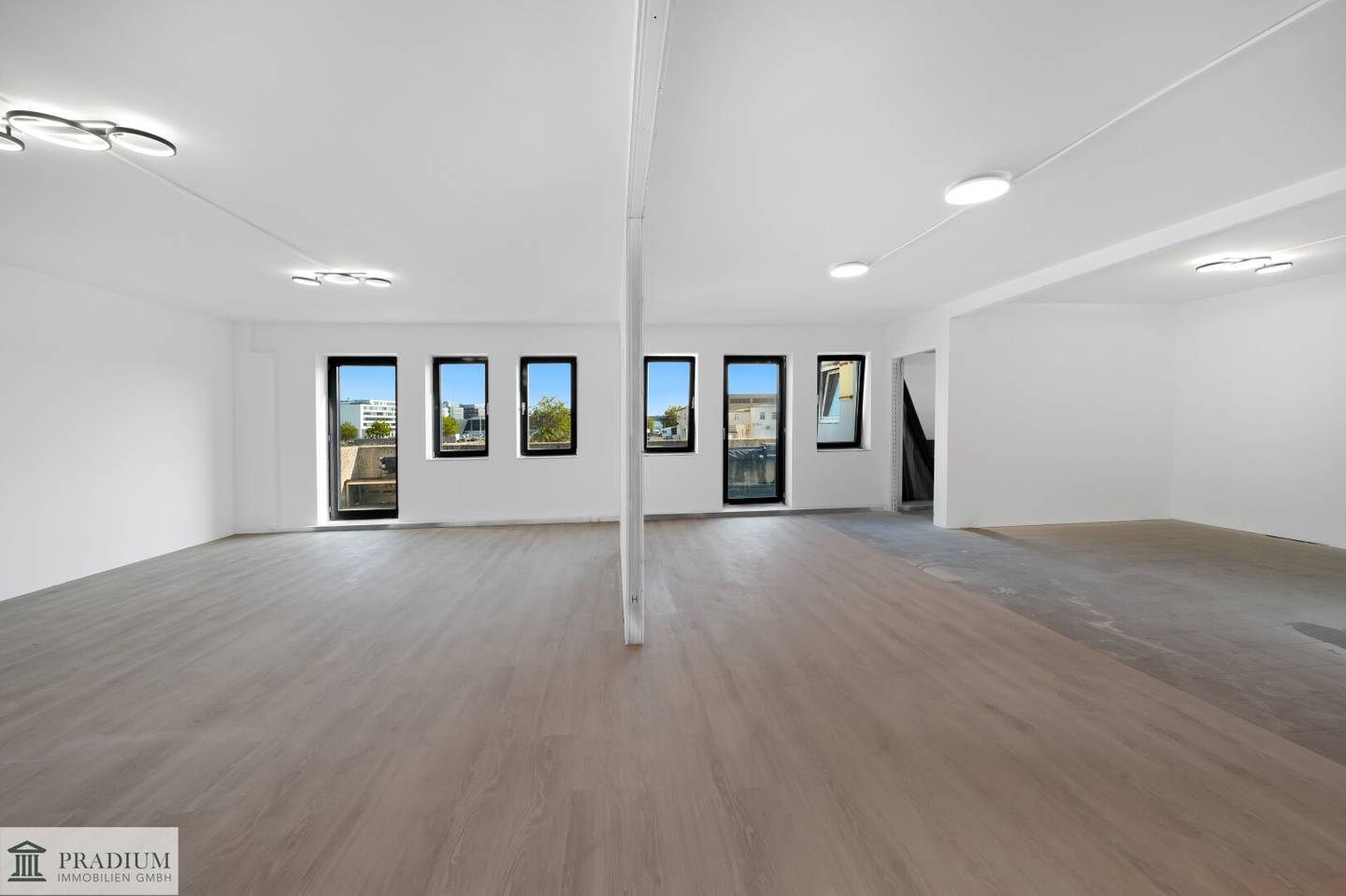 Exclusive industrial and commercial hall in prime location of the 23rd district