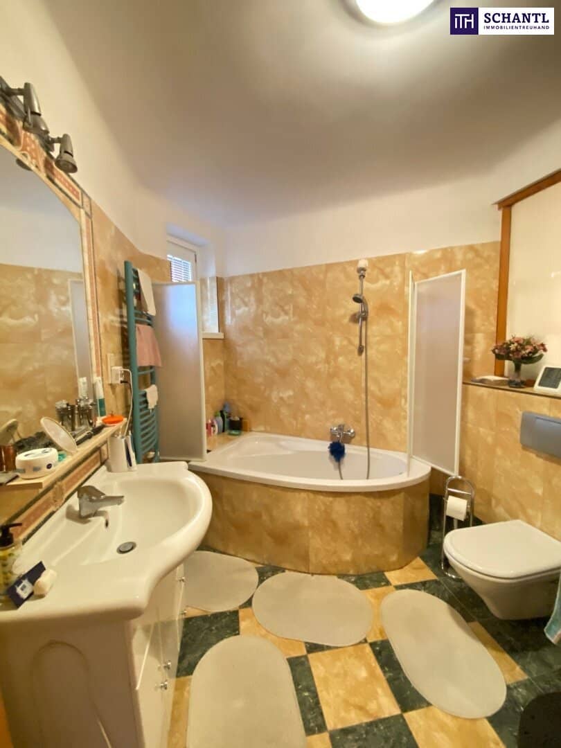 Spacious condominium with approx. 166 m² – currently used as two residential units – 4th District