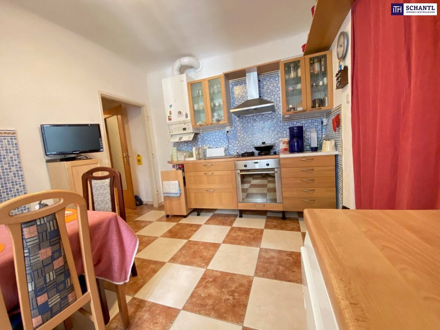 Spacious condominium with approx. 166 m² – currently used as two residential units – 4th District