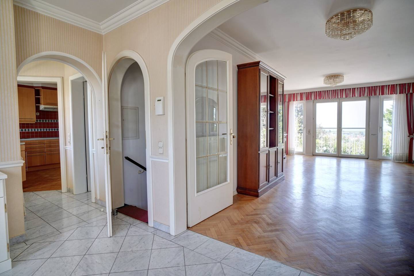 Well maintained villa with direct lake view, swimming biotope and double garage in Neusiedl am See