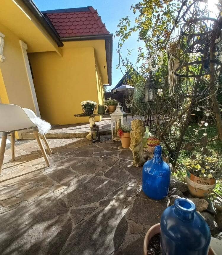 Charmante Doppelhaushälfte in Ruhelage mit 3 Garagenplätze &amp; 5 Zimmern!
