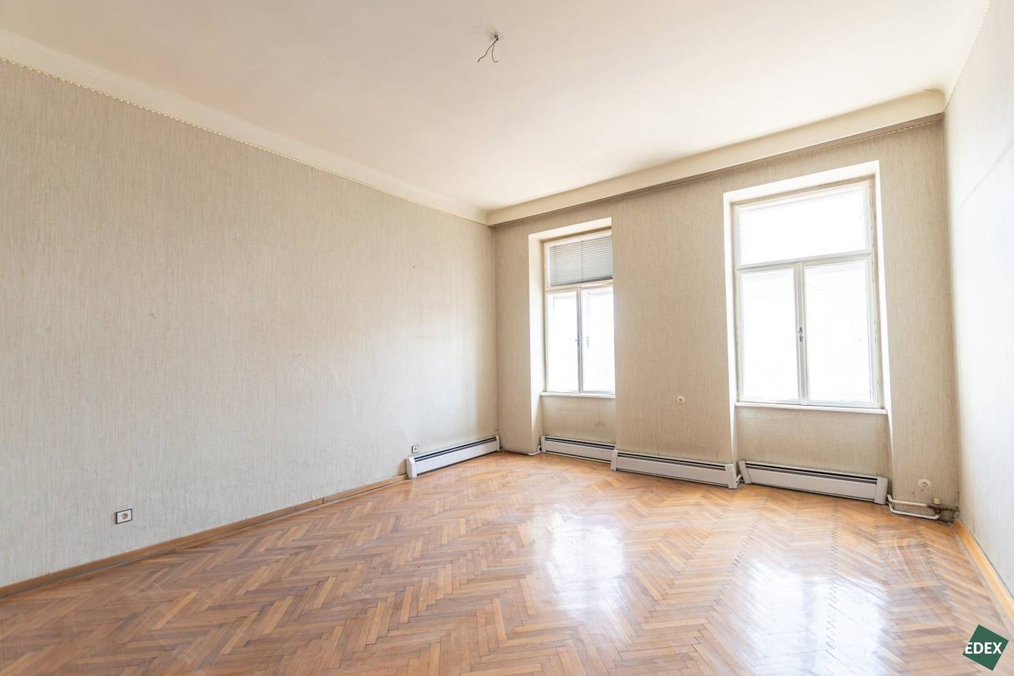 Apartments in need of renovation in a beautiful Gründerzeit building near U3