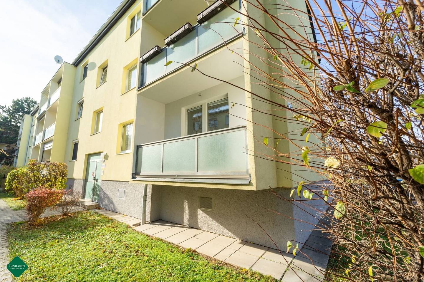 4-Zimmer-Wohnung mit zwei Loggien in zentraler Lage von Wr. Neudorf