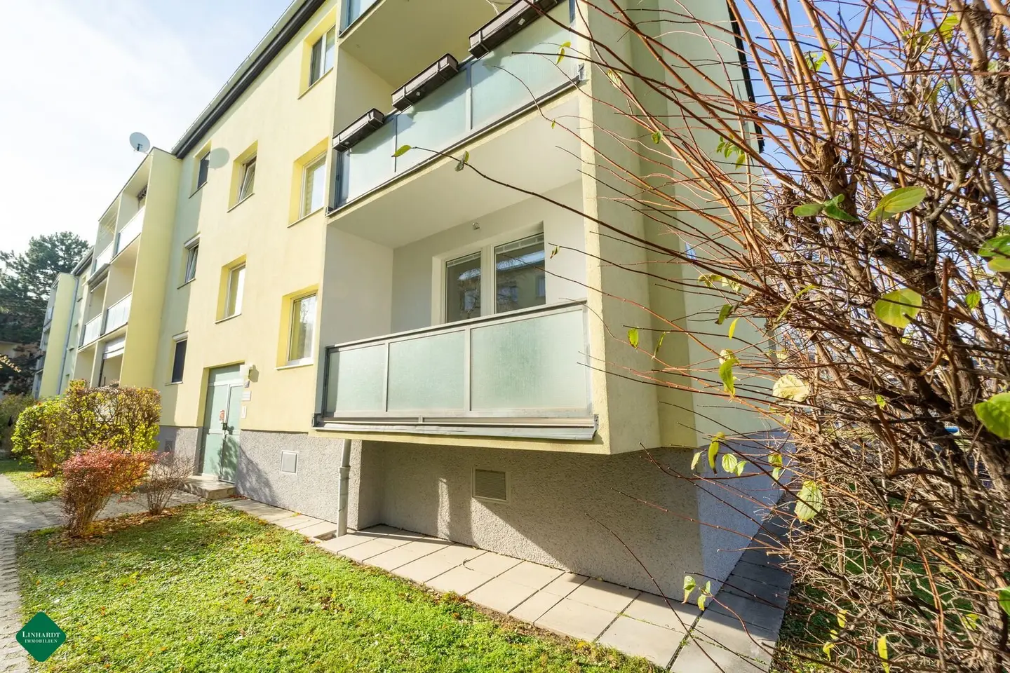 4-Zimmer-Wohnung mit zwei Loggien in zentraler Lage von Wr. Neudorf