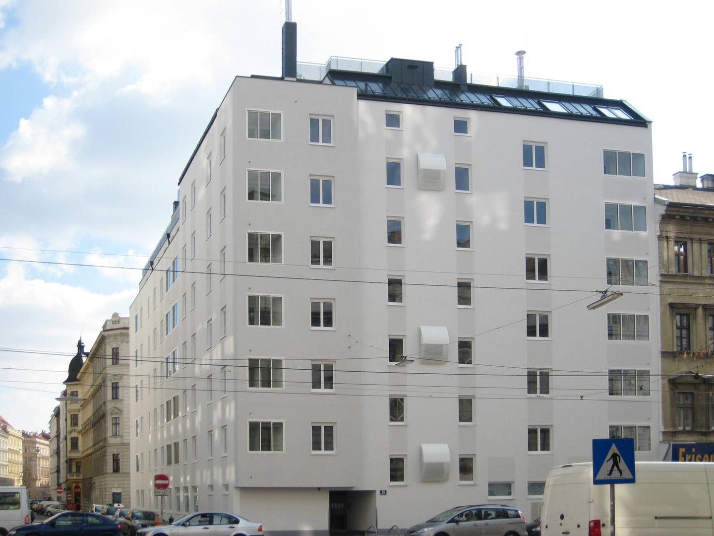 Well maintained garage parking space near Friedensbrücke apartment