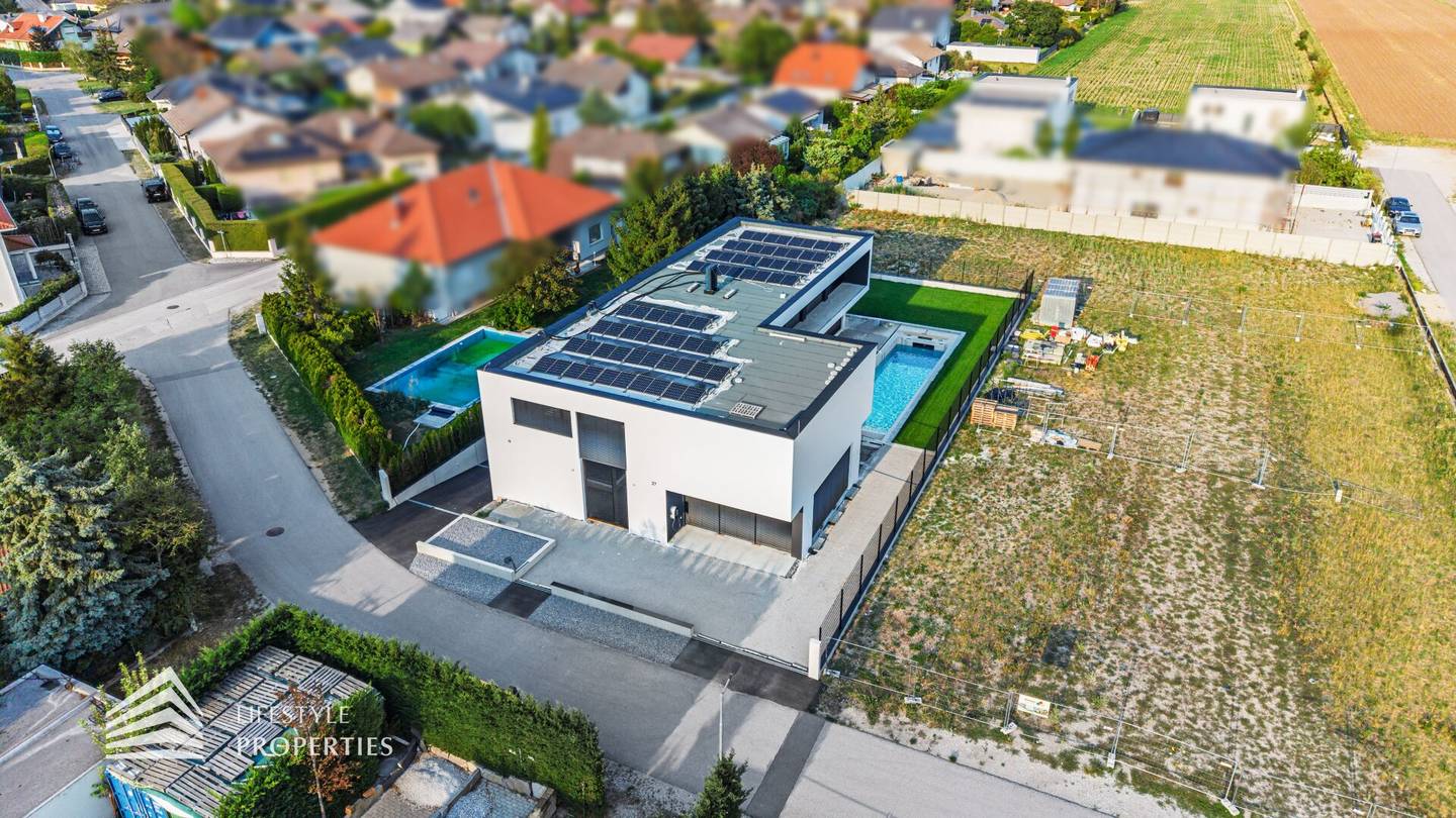 Exklusive Designvilla mit repräsentativem Firmensitz, 15-Meter-Pool und privater Fahrzeuggarage