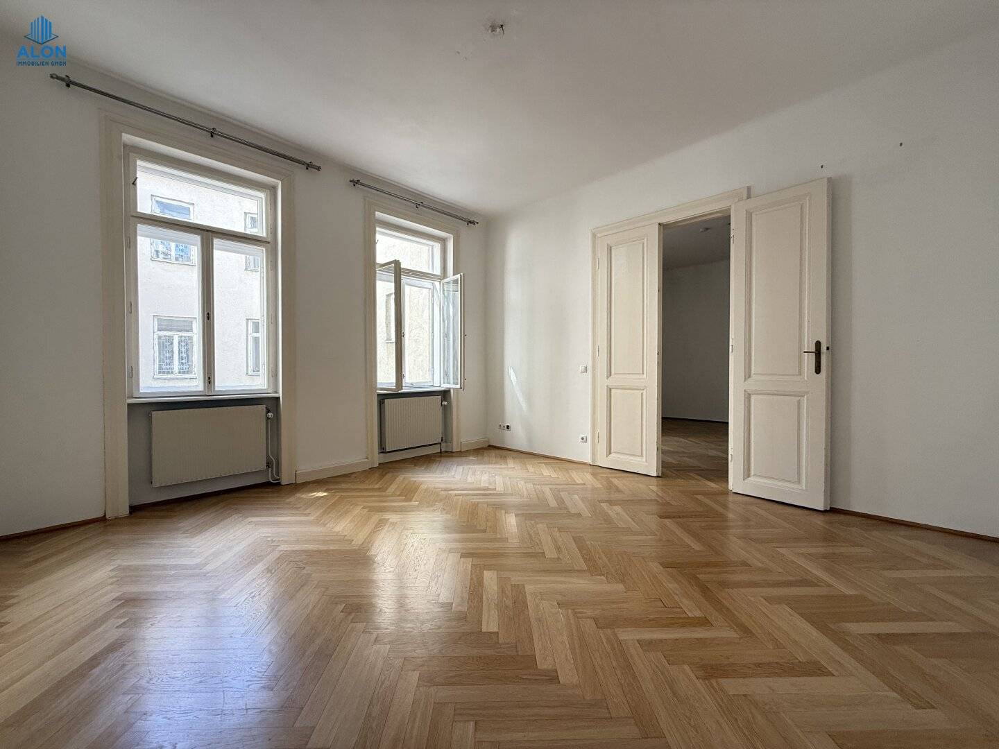 Spacious 2-room apartment with separate kitchen in excellent location
