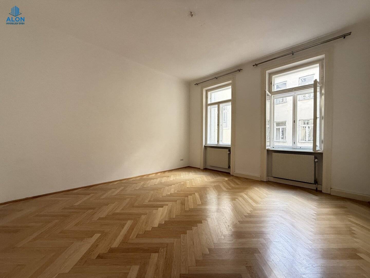 Spacious 2-room apartment with separate kitchen in excellent location