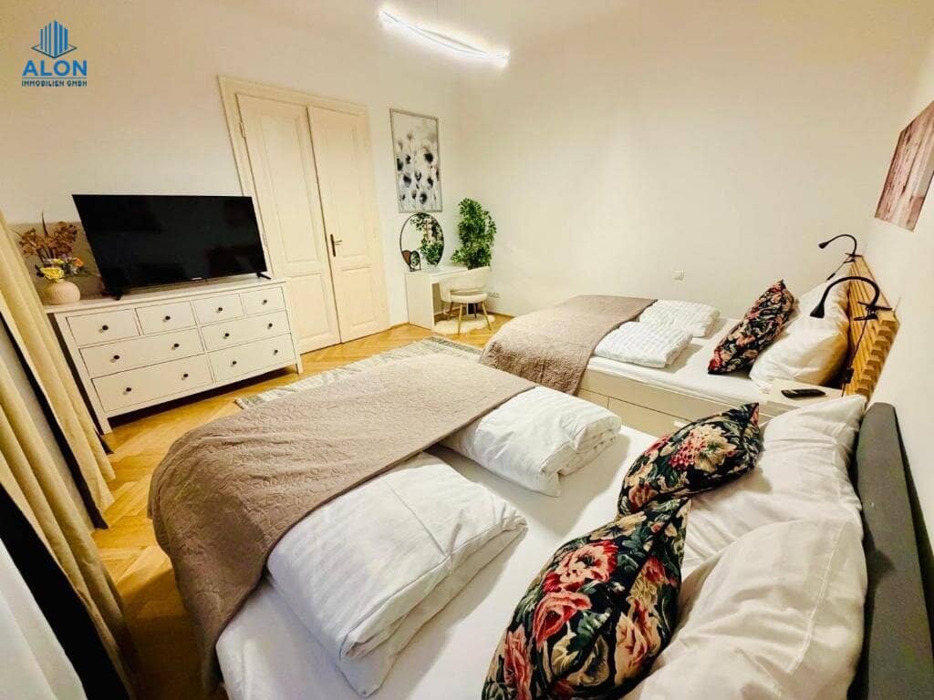 Spacious 2-room apartment with separate kitchen in excellent location