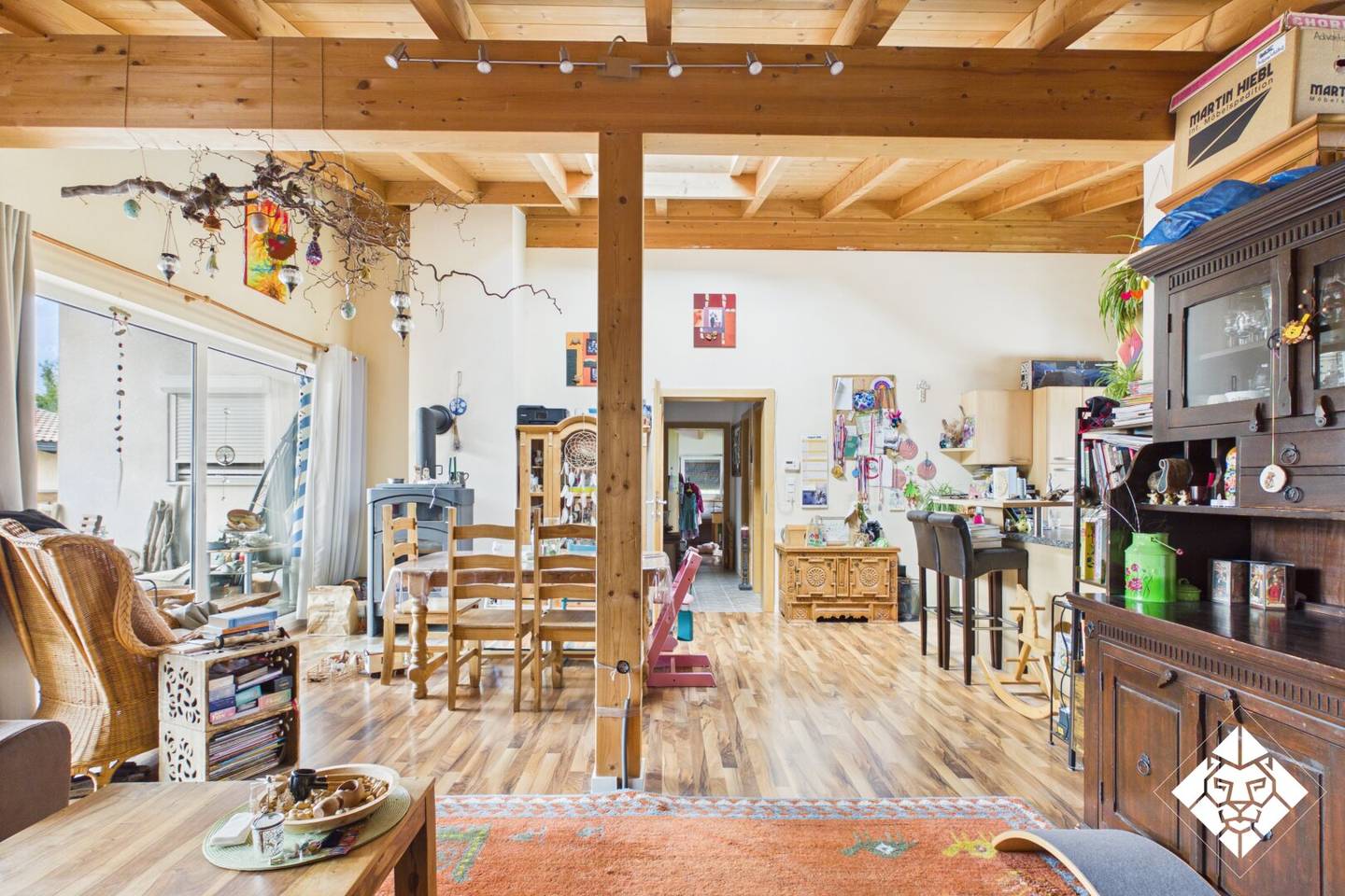 Dream penthouse apartment with expansive sun terrace and garden for rent