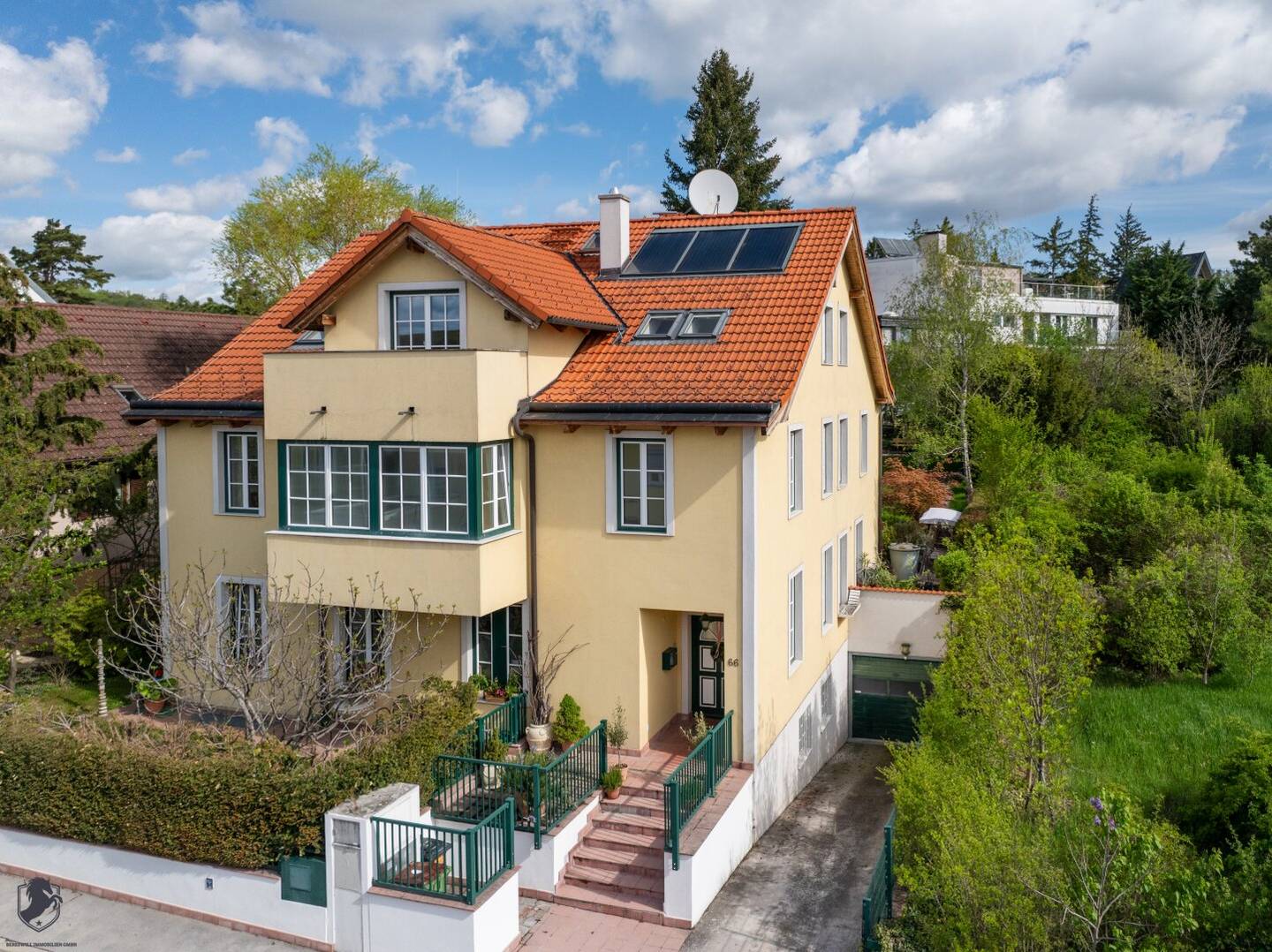 MULTI-FAMILY HOUSE WITH DEVELOPMENT POTENTIAL Prime Location Hietzing