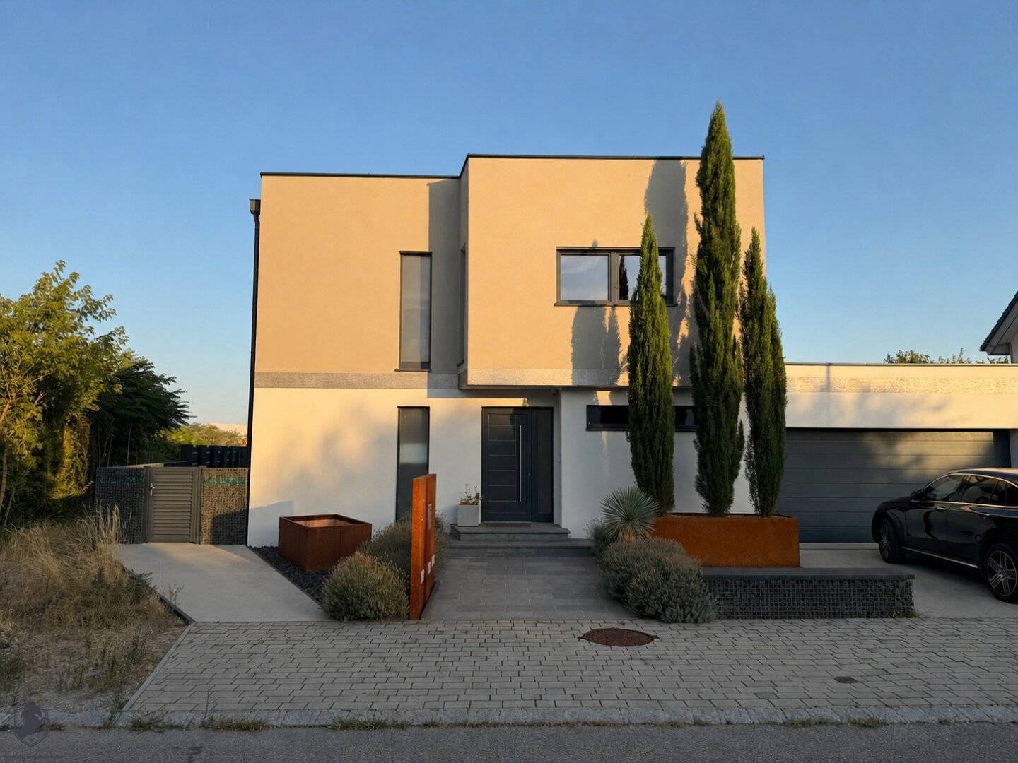 Exklusives Einfamilienhaus mit Pool, Doppelgarage &amp; hochwertiger Ausstattung
