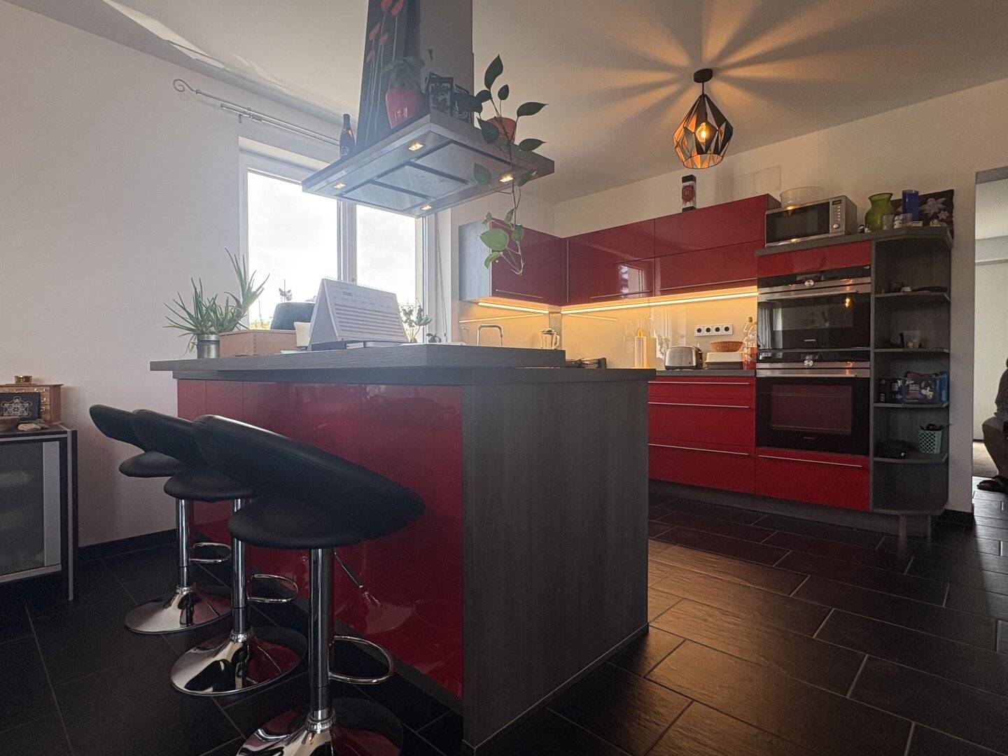 EINZIEHEN. WOHLFÜHLEN. LOSLEBEN. – Bungalow Bj. 2016 | 3 Schlafzimmer | FBH | große Terrasse | Doppelgarage | 713 m²