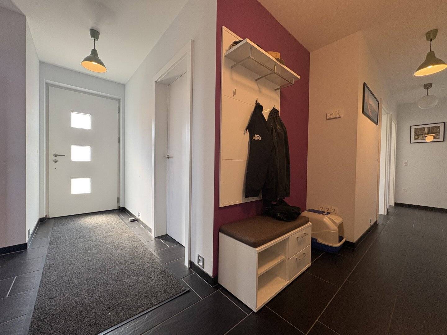 EINZIEHEN. WOHLFÜHLEN. LOSLEBEN. – Bungalow Bj. 2016 | 3 Schlafzimmer | FBH | große Terrasse | Doppelgarage | 713 m²