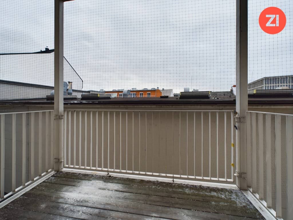 Helle frisch renovierte Wohnung mit Balkon und Lift