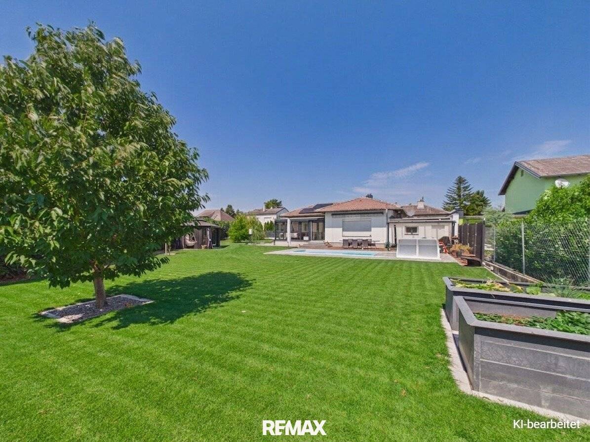 Moderner Bungalow mit Pool, Garage und Traumgarten – Wohnen auf einer Ebene