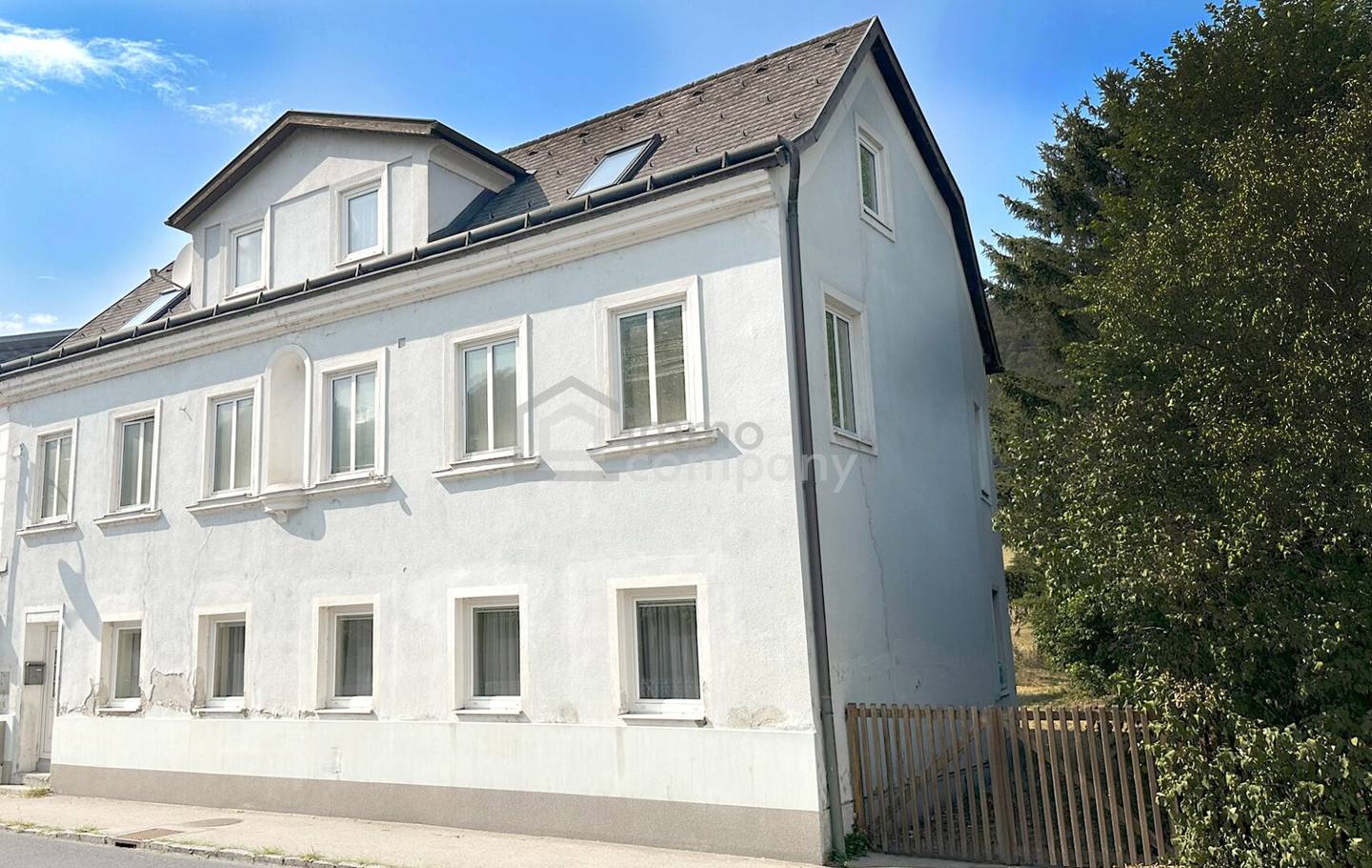 Mehrfamilienhaus mit großem Potenzial – attraktive Gelegenheit für Sanierungsprofis! Kaufpreis: € 145.000,– FIX