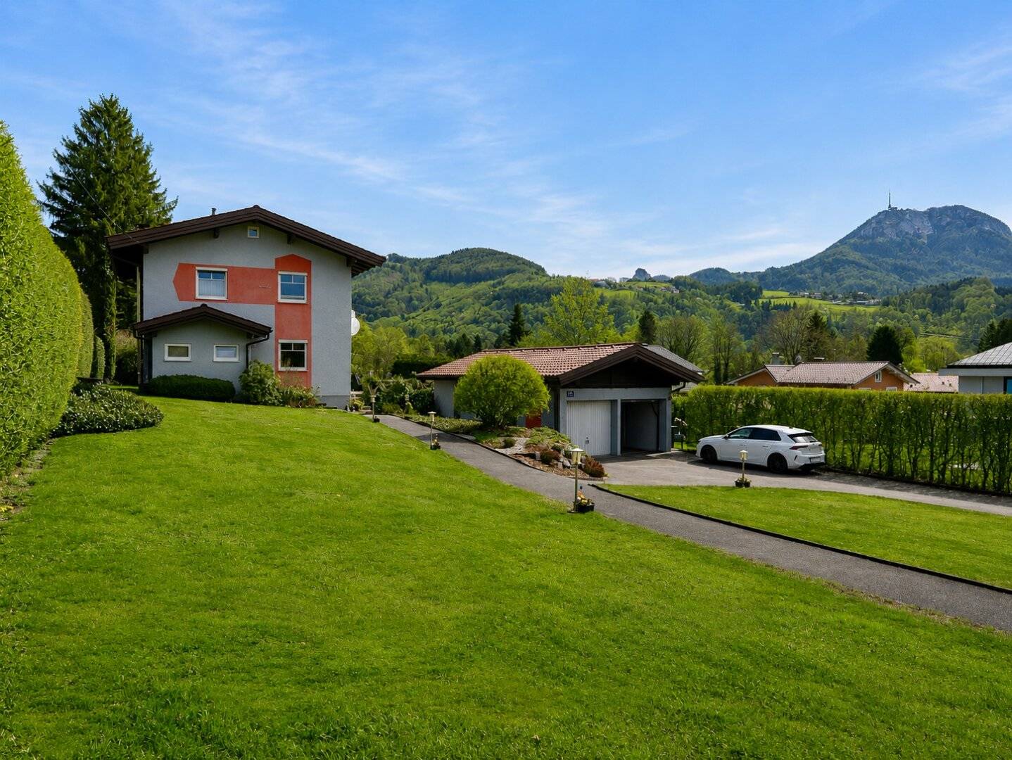 House with approx. 1.016 m² plot in Salzburg, view location and space for a second house