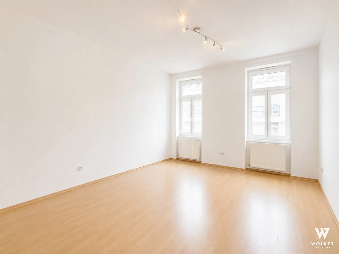 Urban and quiet attractive 2-room apartment with approx. 58 m² near Türkenschanzpark and Kutschkermarkt