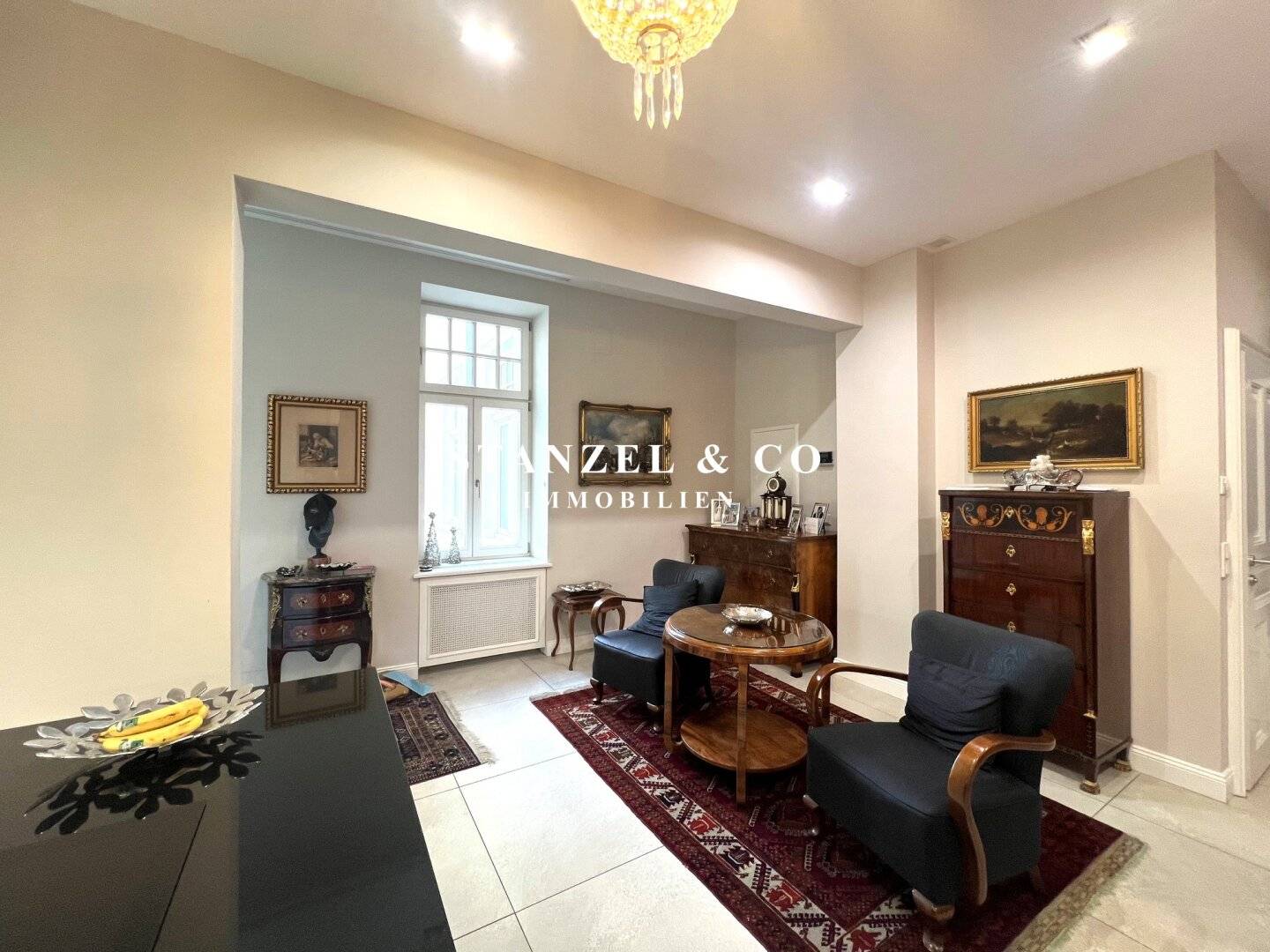 KLASSISCHES ALTBAUAPARTMENT MIT KLEINEM SÜDBALKON