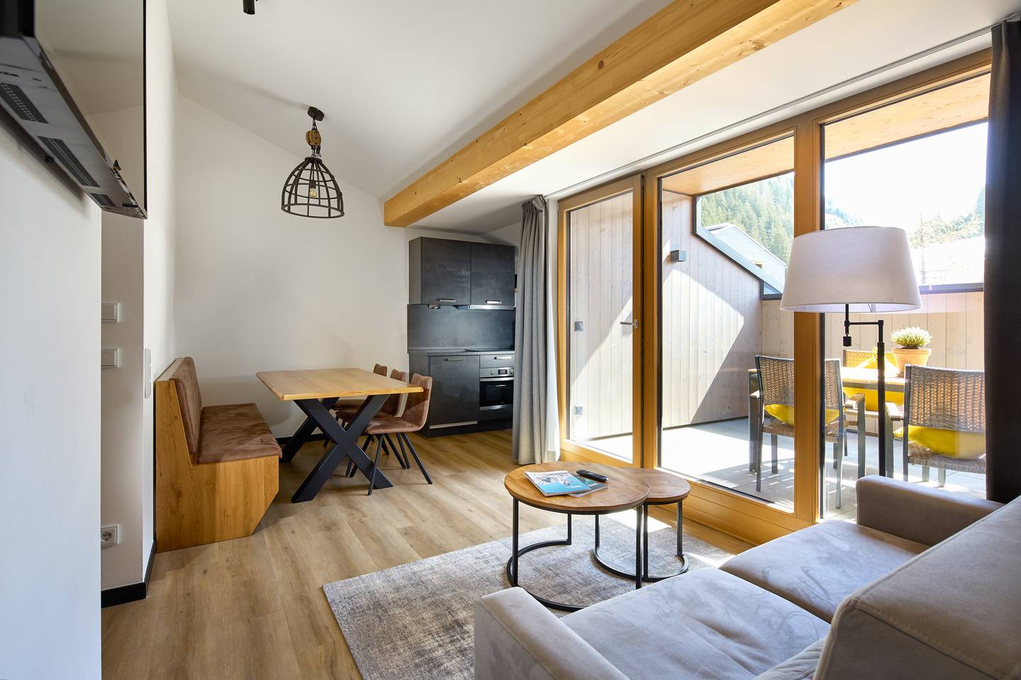 Ferienwohnung direkt an der Skipiste mit sonniger Terrasse und Bergblick