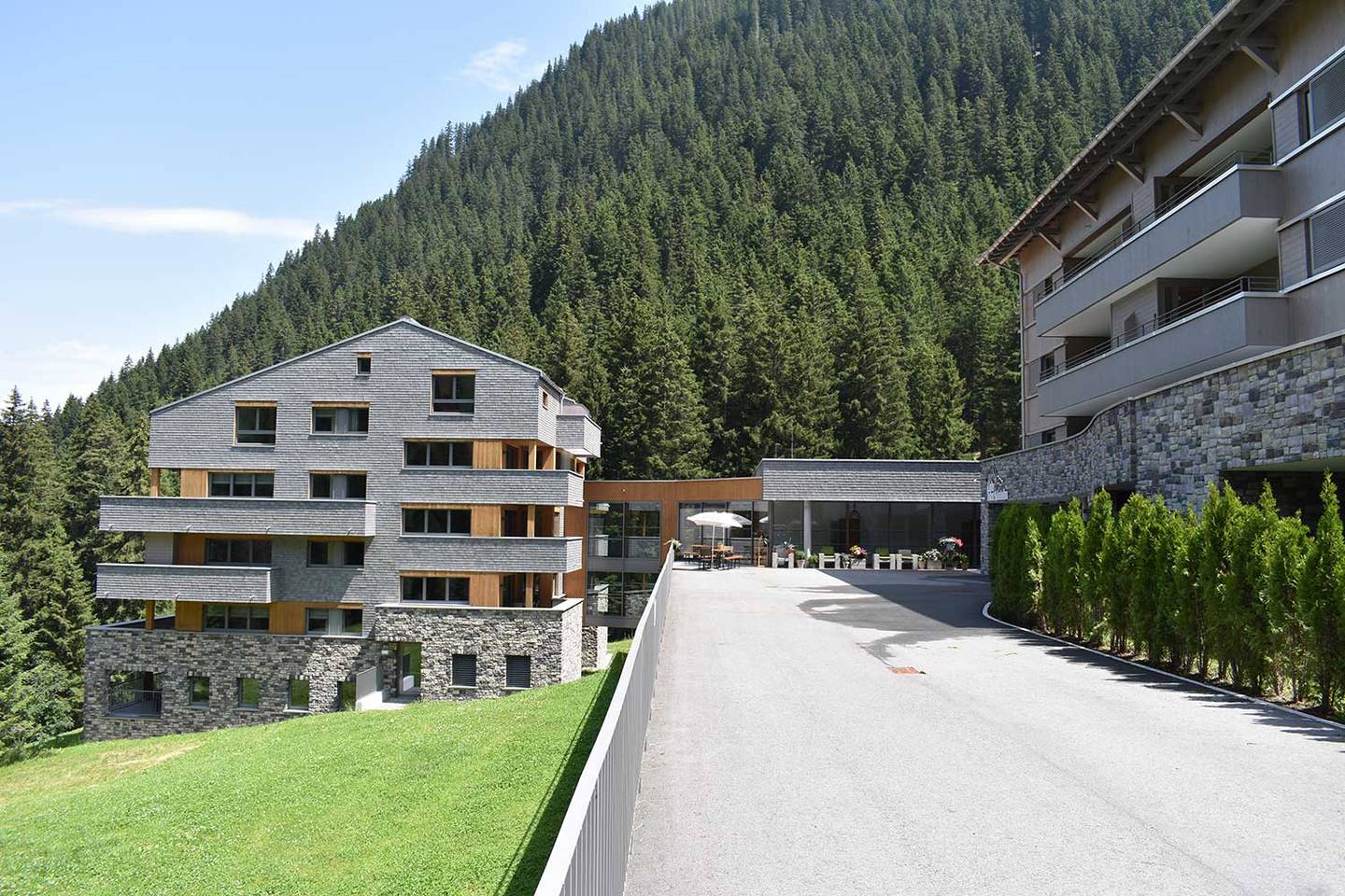 Ferienwohnung direkt an der Skipiste mit sonniger Terrasse und Bergblick