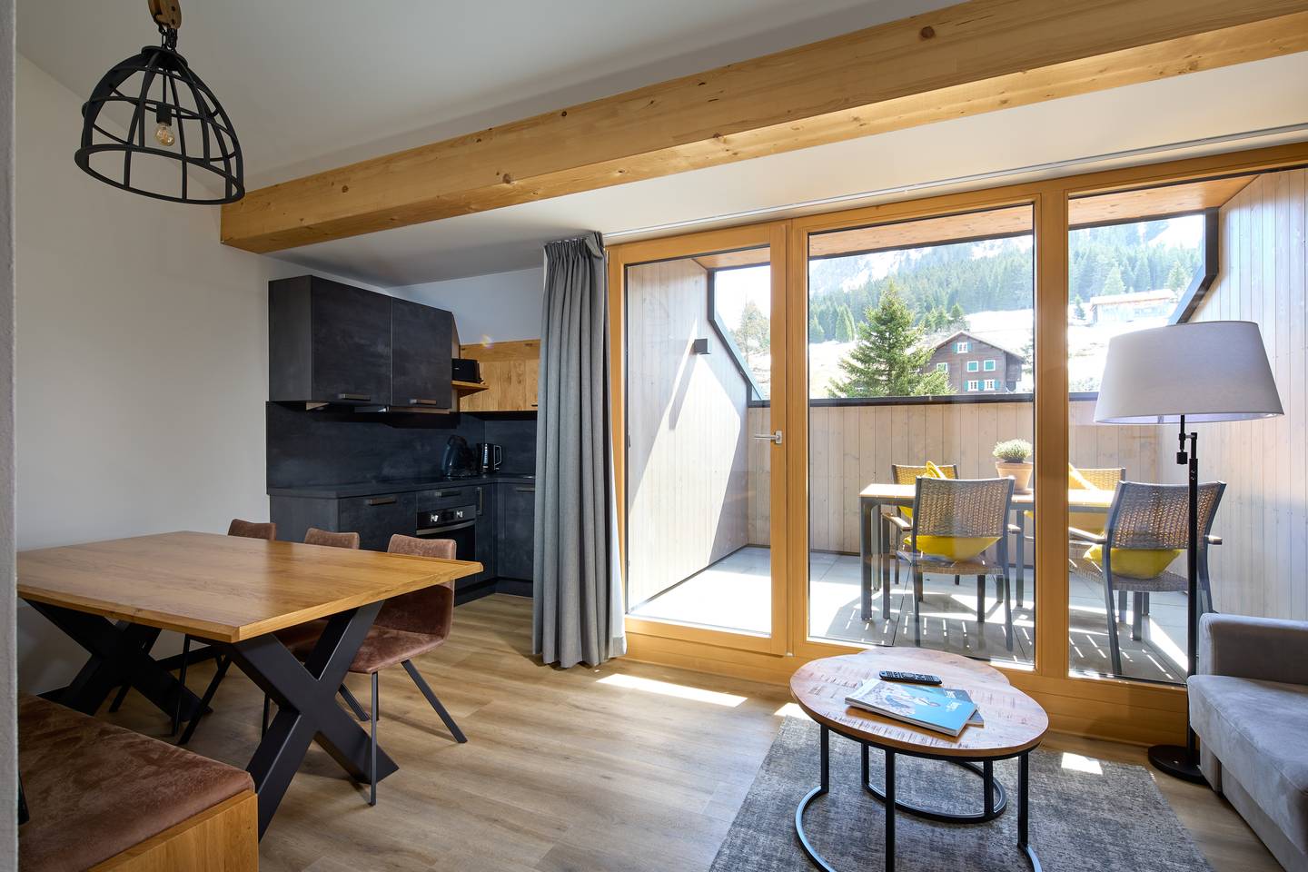 Ferienwohnung direkt an der Skipiste mit sonniger Terrasse und Bergblick
