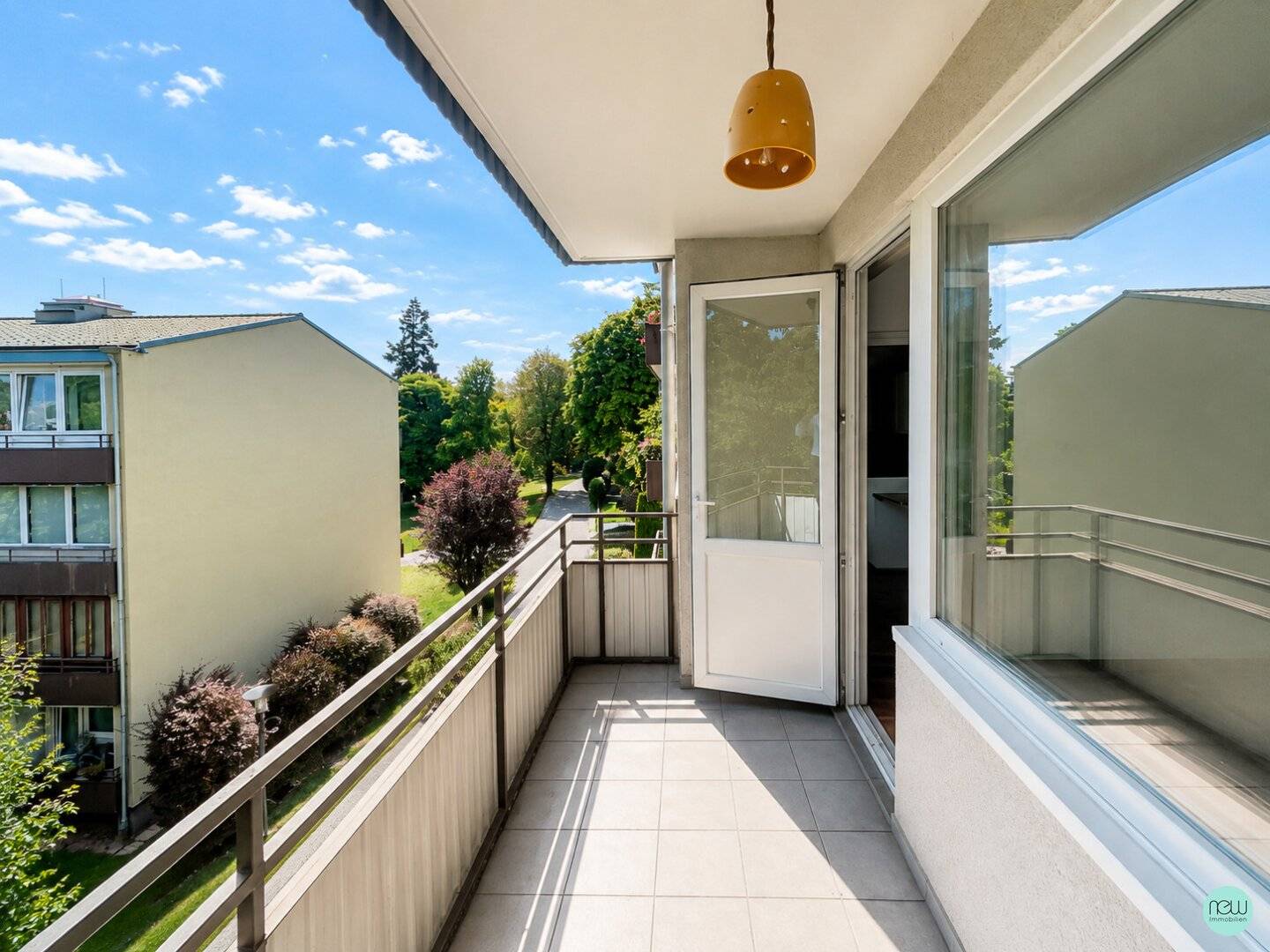 Spacious 3-room apartment in Gießhübl with two loggias and parking space