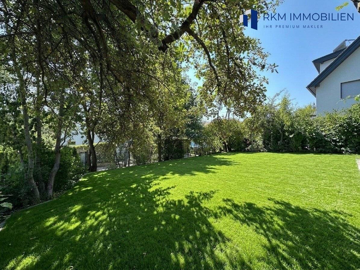Building plot in absolute quiet location, exclusive living near the American International School