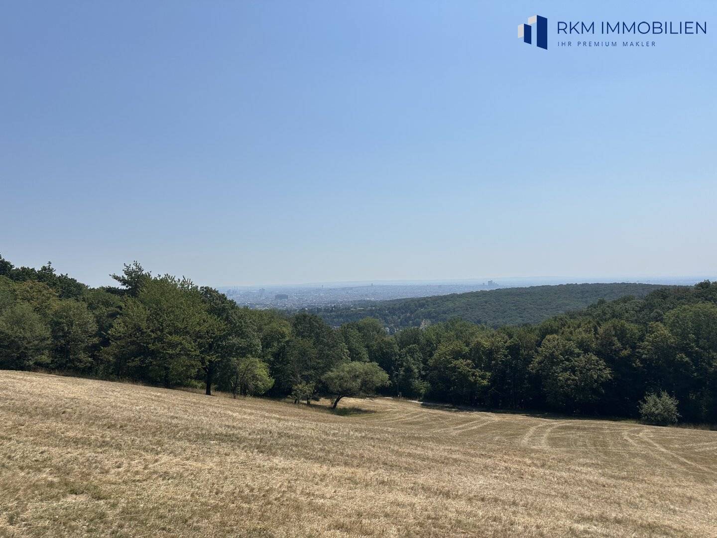 Building plot in absolute quiet location, exclusive living near the American International School