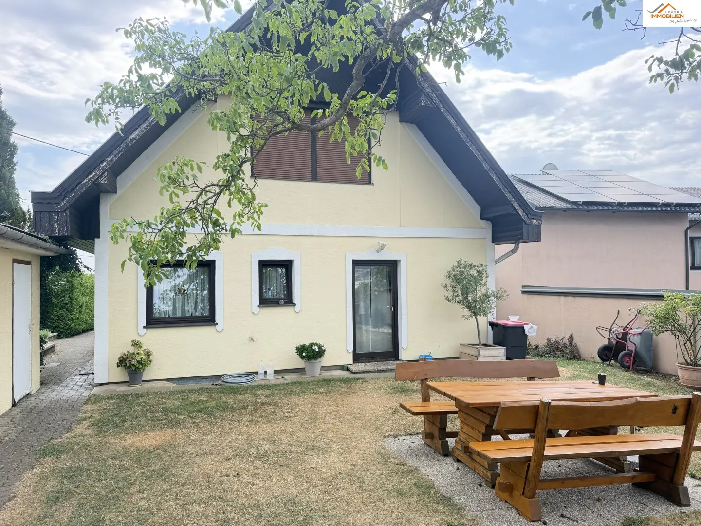 Living in prime location at Petersberg – stunning distant view over Ternitz