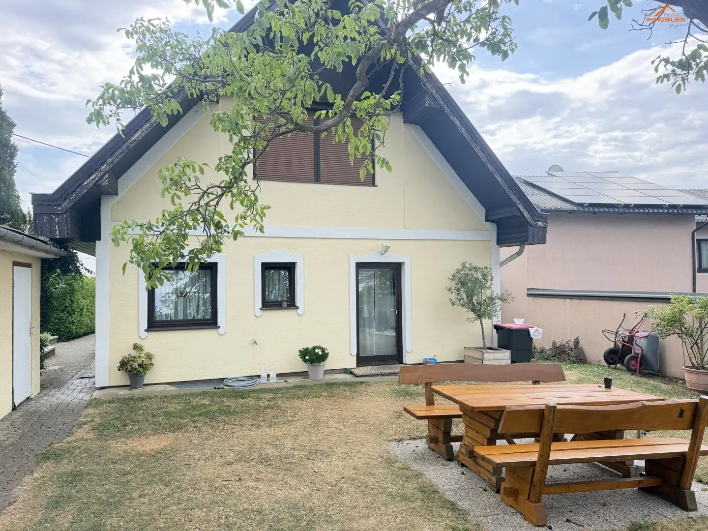 Living in prime location at Petersberg – stunning distant view over Ternitz