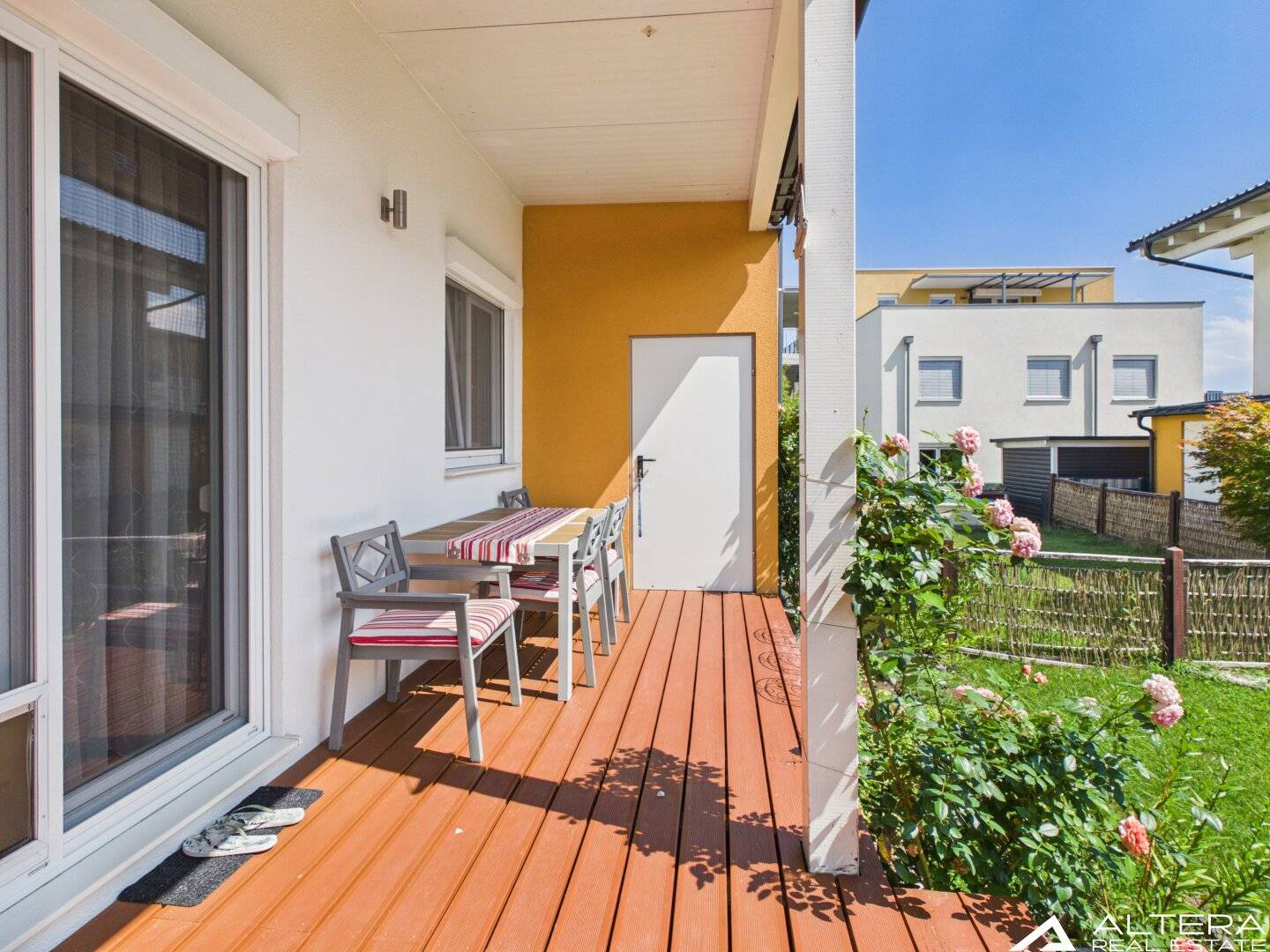 Wohnen im Grünen – Gartenwohnung mit Terrasse und 2 Carports!!