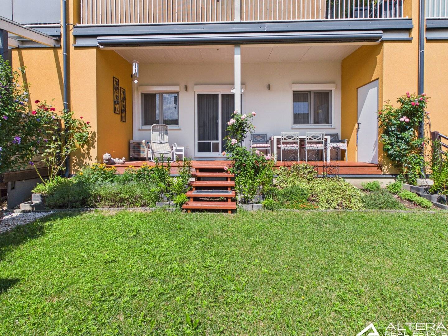 Wohnen im Grünen – Gartenwohnung mit Terrasse und 2 Carports!!