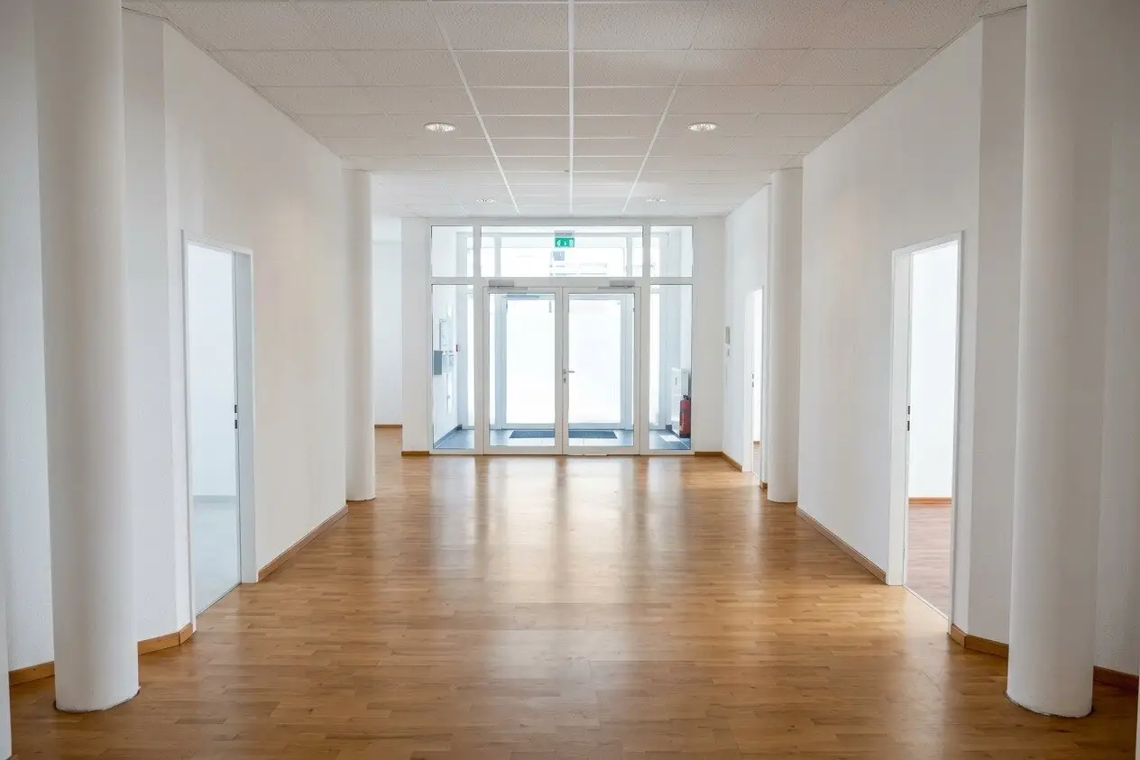 SPECIAL OFFER COMMISSION-FREE ! Prime location. Modern barrier-free commercial space (152 m²) in the south of Graz, ideal for practice, office or law firm
