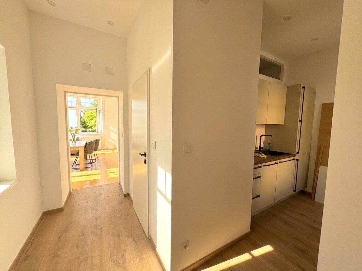 RENOVIERUNGS-HIT IN BESTER VERKEHRSLAGE 2 Zimmer | ca. 50 m² | U-Bahn schnell erreichbar