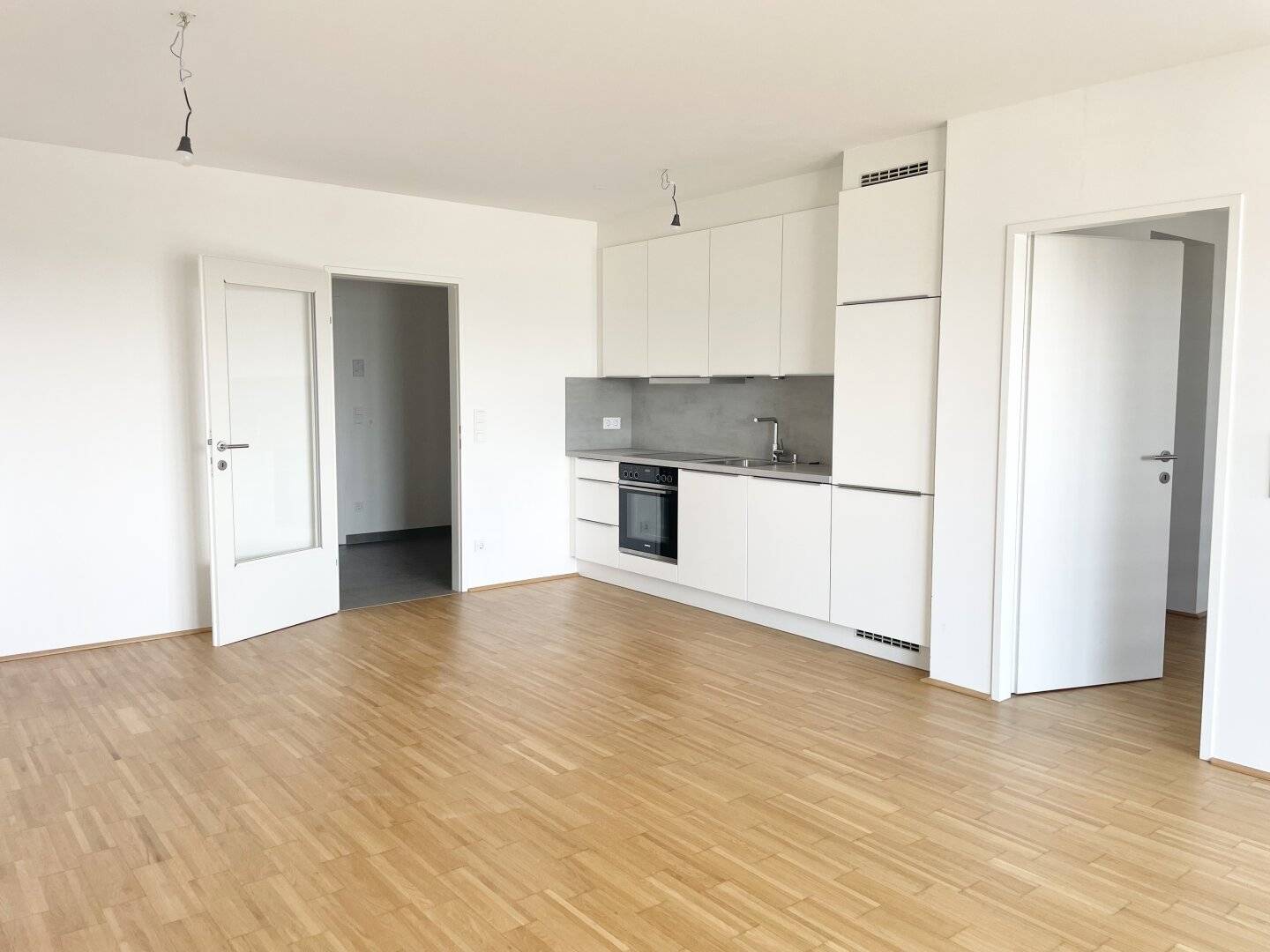 COMMISSION-FREE FROM THE OWNER! BEAUTIFUL 2-ROOM APARTMENT WITH LOGGIA AND GREAT VIEW!