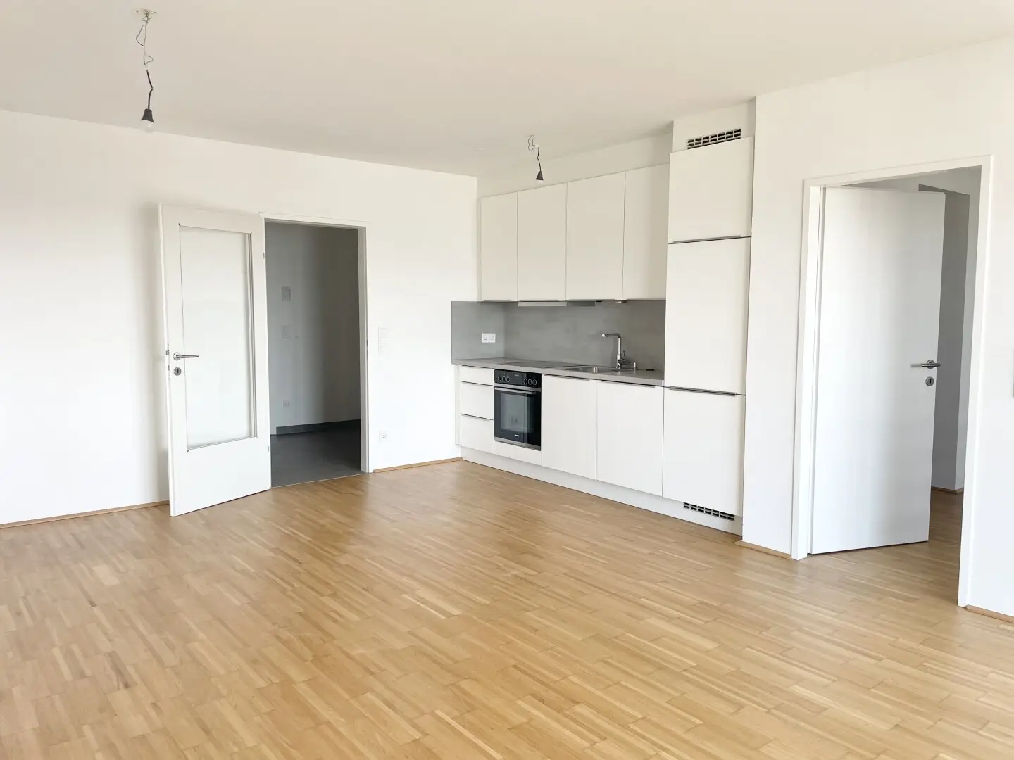 COMMISSION-FREE FROM THE OWNER! BEAUTIFUL 2-ROOM APARTMENT WITH LOGGIA AND GREAT VIEW!