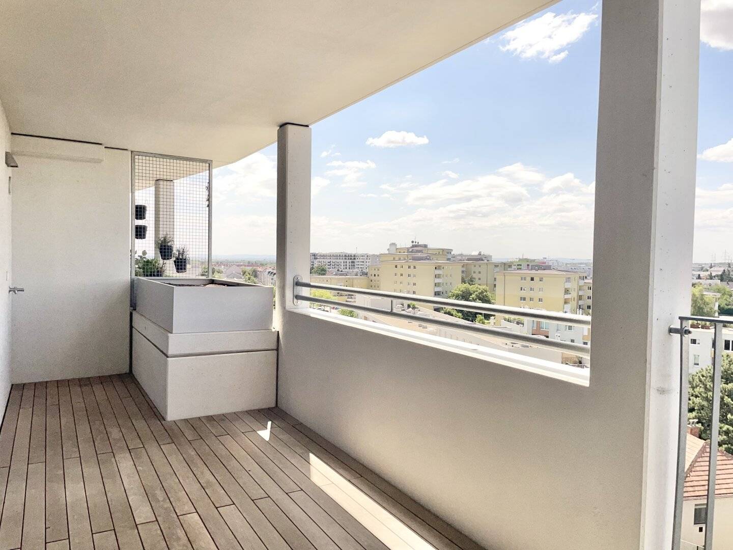 COMMISSION-FREE FROM THE OWNER! BEAUTIFUL 2-ROOM APARTMENT WITH LOGGIA AND GREAT VIEW!