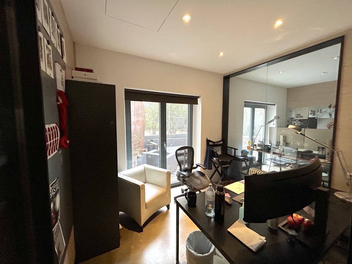 Attractive commercial space for production, studio and office including 8 parking spaces and terrace